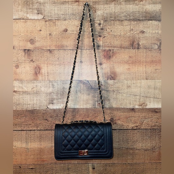 Black and Gold quilted shoulder bag - Picture 1 of 10